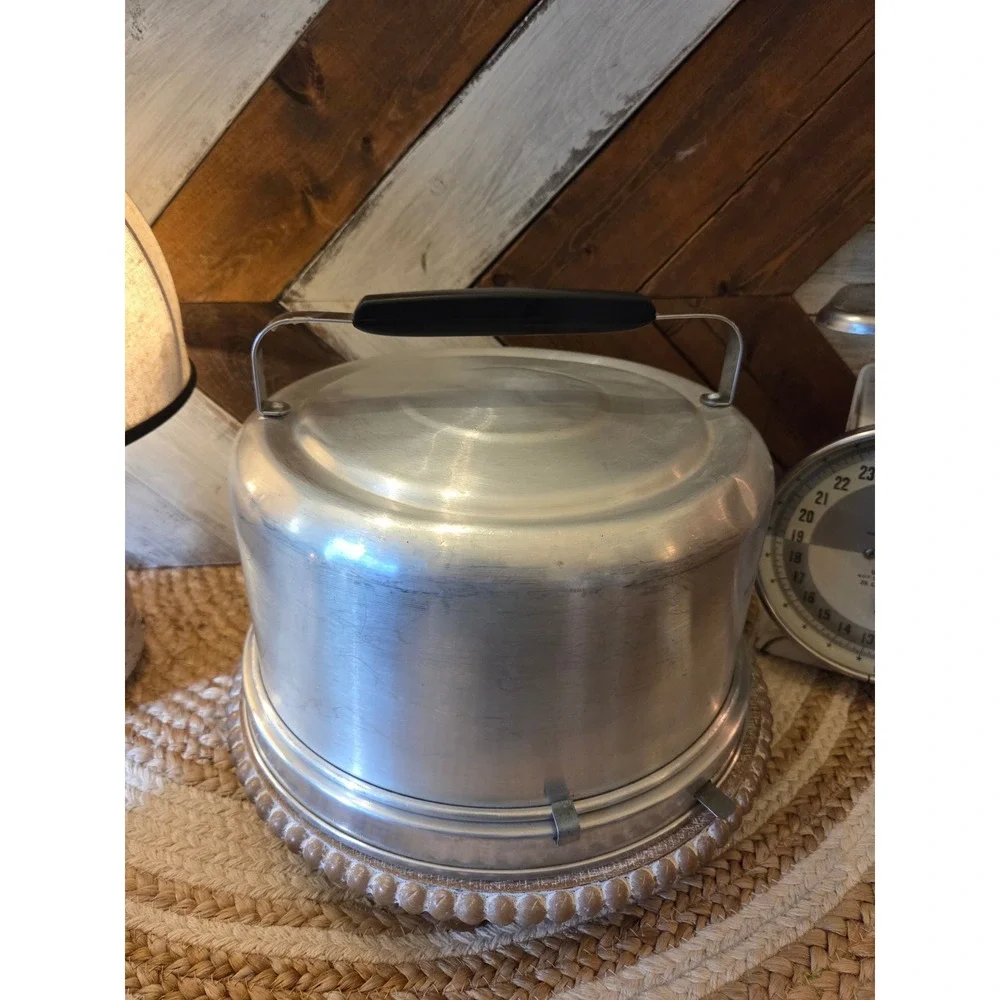 Vintage Mirro Aluminum Cake Carrier Locking Saver Model 2002 KM Made in USA